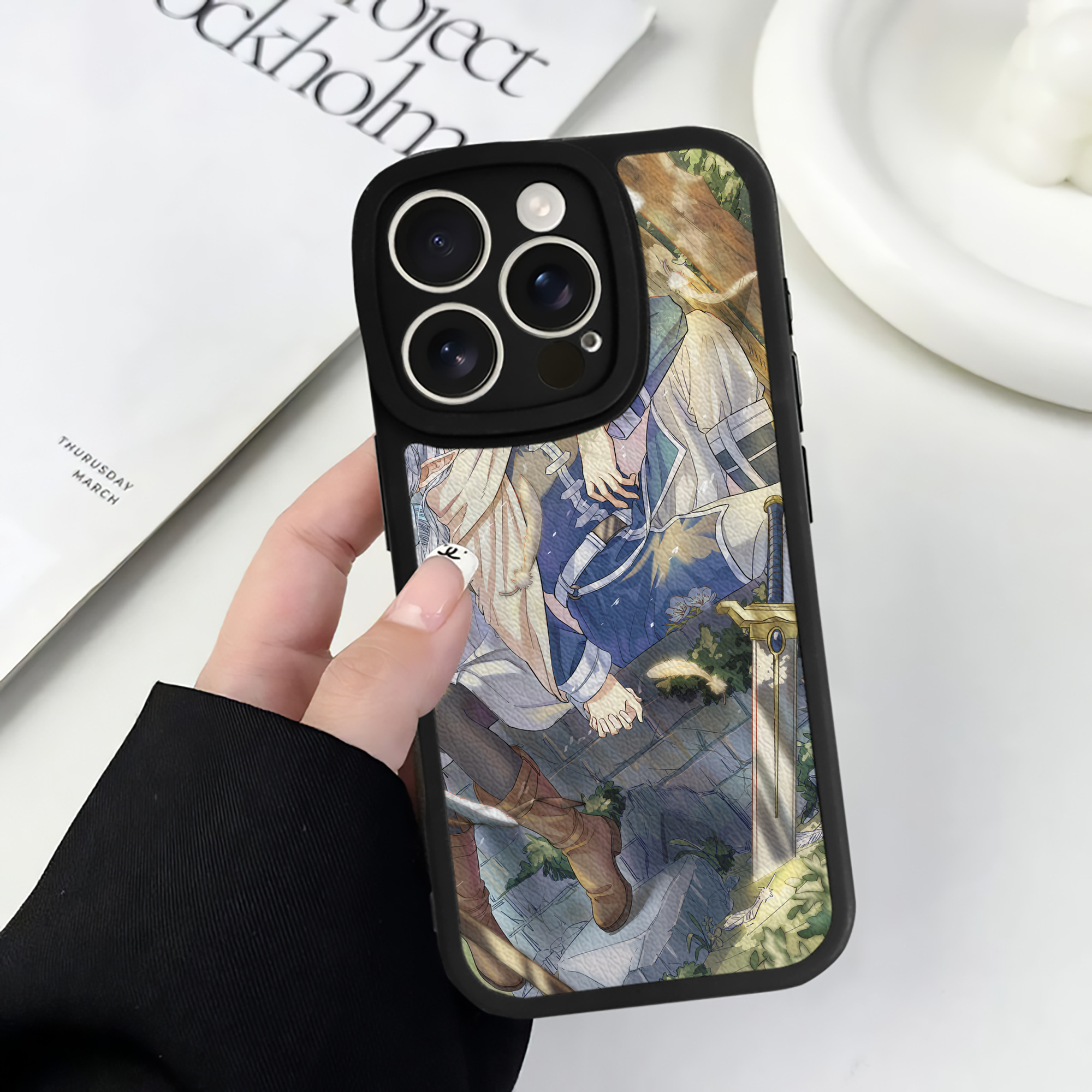 （画像用） 葬送のフリーレン Frieren 【iPhone 16シリーズ対応】シリコンスマホケース（レザー調） 材質：シリコン